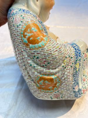 A Chinese famille rose Milefo Buddha, Yu Bingchang Zao 俞炳昌造 mark, Republic — foto 13