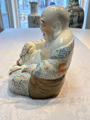 A Chinese famille rose Milefo Buddha, Yu Bingchang Zao 俞炳昌造 mark, Republic — foto 2