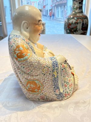 A Chinese famille rose Milefo Buddha, Yu Bingchang Zao 俞炳昌造 mark, Republic — foto 4