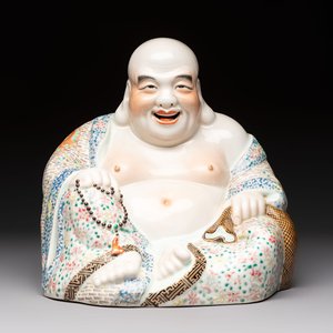 A Chinese famille rose Milefo Buddha, Yu Bingchang Zao 俞炳昌造 mark, Republic — foto 1