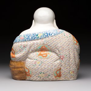 A Chinese famille rose Milefo Buddha, Yu Bingchang Zao 俞炳昌造 mark, Republic — foto 3