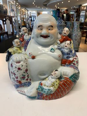 A Chinese famille rose Milefo Buddha, Zhu Yishun 朱義順 mark, 20th C. — photo 1