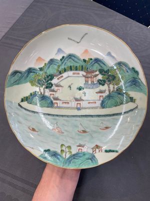 A Chinese famille rose 'mille fleur' dish, a famille verte plate and a pair of famille rose plates, Qianlong mark, 19/20th C. — photo 1