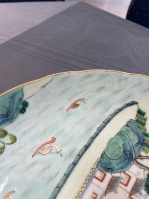 A Chinese famille rose 'mille fleur' dish, a famille verte plate and a pair of famille rose plates, Qianlong mark, 19/20th C. — photo 3