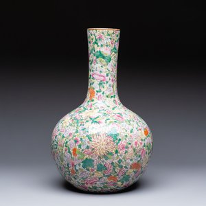 A Chinese famille rose mille-fleurs vase, Qianlong mark, Republic — 照片 1