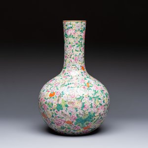 A Chinese famille rose mille-fleurs vase, Qianlong mark, Republic — 照片 2