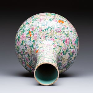 A Chinese famille rose mille-fleurs vase, Qianlong mark, Republic — 照片 5