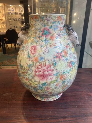 A Chinese famille rose 'millefleurs' 'hu' vase, Qianlong mark, Republic — photo 2