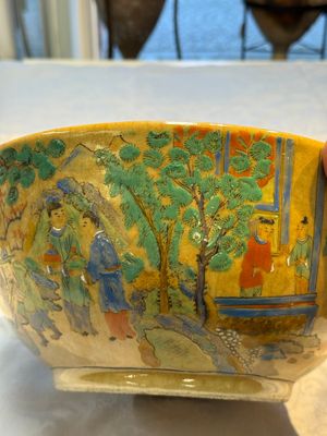 A Chinese famille rose 'Millefleurs' plate, a 'Dragons' plate, and a Nanking famille verte café-au-lait-ground bowl, Qianlong marks, 19/20th C. — 照片 11