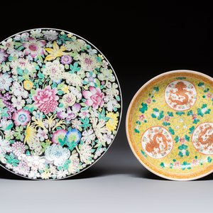 A Chinese famille rose 'Millefleurs' plate, a 'Dragons' plate, and a Nanking famille verte café-au-lait-ground bowl, Qianlong marks, 19/20th C. — 照片 2