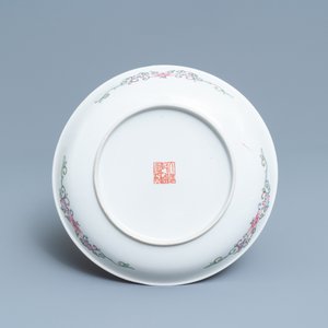 A Chinese famille rose 'millefleurs' plate and a bowl, Qianlong mark, Republic — photo 3