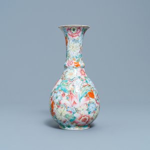 A Chinese famille rose 'millefleurs' vase, Qianlong mark, Republic — 照片 1
