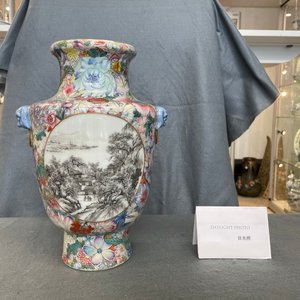 A Chinese famille rose millefleurs vase with grisaille landscape panels, Qianlong mark, Republic — photo 12