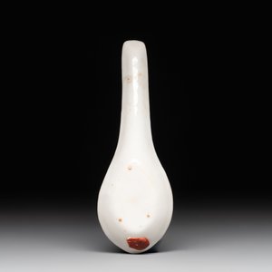 A Chinese famille rose 'millefleurs' water container, a covered bowl, a spoon and a famille noire vase mounted as lamp, Qianlong mark, 19/20th C. — photo 15