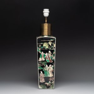 A Chinese famille rose 'millefleurs' water container, a covered bowl, a spoon and a famille noire vase mounted as lamp, Qianlong mark, 19/20th C. — photo 2