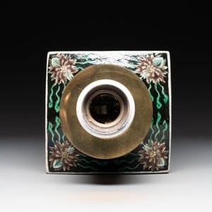 A Chinese famille rose 'millefleurs' water container, a covered bowl, a spoon and a famille noire vase mounted as lamp, Qianlong mark, 19/20th C. — photo 6