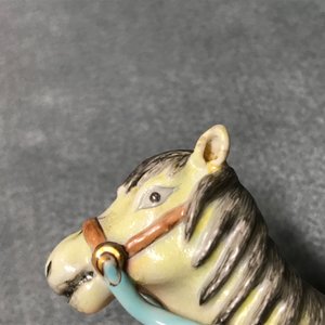 A Chinese famille rose model of a horse and attribute, Qianlong — 照片 12