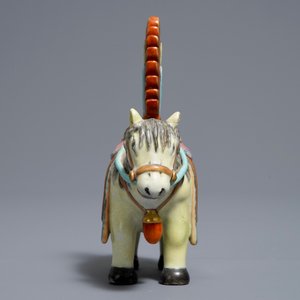 A Chinese famille rose model of a horse and attribute, Qianlong — 照片 2