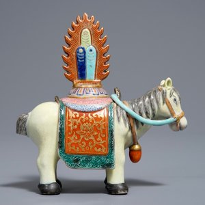 A Chinese famille rose model of a horse and attribute, Qianlong — 照片 3