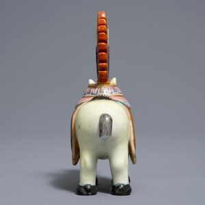 A Chinese famille rose model of a horse and attribute, Qianlong — 照片 4