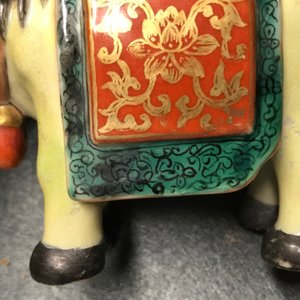 A Chinese famille rose model of a horse and attribute, Qianlong — 照片 10