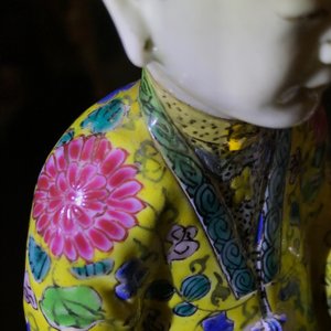 A Chinese famille rose model of a seated lady, Yongzheng — photo 11