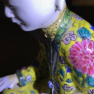 A Chinese famille rose model of a seated lady, Yongzheng — photo 12