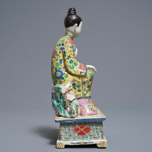 A Chinese famille rose model of a seated lady, Yongzheng — photo 3