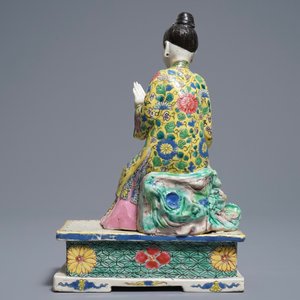 A Chinese famille rose model of a seated lady, Yongzheng — photo 4