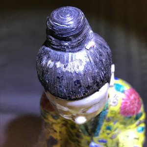A Chinese famille rose model of a seated lady, Yongzheng — photo 8