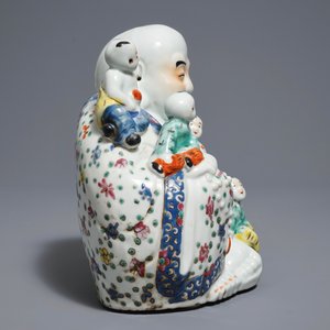A Chinese famille rose model of Buddha, 19/20th C. — photo 3