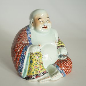 A Chinese famille rose model of Buddha, marked Wan Tong Shun Zao, Republic, 20th C. — 照片 8
