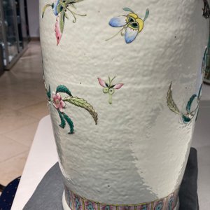 A Chinese famille rose molded 'nine peaches' vase, 19th C. — 照片 26