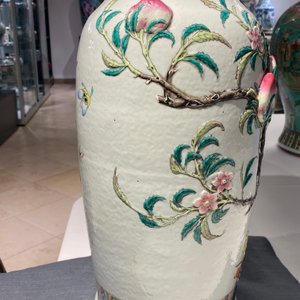 A Chinese famille rose molded 'nine peaches' vase, 19th C. — 照片 27