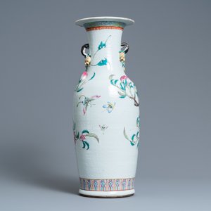A Chinese famille rose molded 'nine peaches' vase, 19th C. — 照片 3