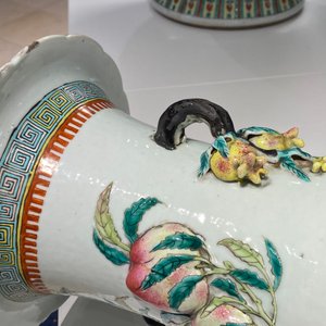 A Chinese famille rose molded 'nine peaches' vase, 19th C. — 照片 31