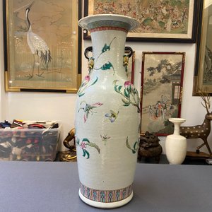 A Chinese famille rose molded 'nine peaches' vase, 19th C. — 照片 10