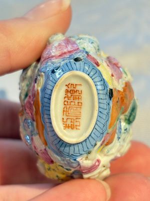 A Chinese famille rose moulded, reticulated and double-walled '18 Luohan' snuff bottle, Qianlong mark, 19th C. — photo 6