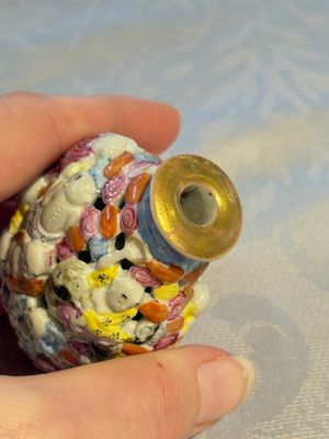 A Chinese famille rose moulded, reticulated and double-walled '18 Luohan' snuff bottle, Qianlong mark, 19th C. — photo 8