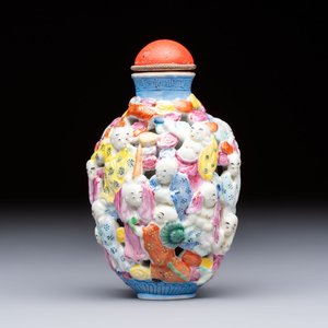 A Chinese famille rose moulded, reticulated and double-walled '18 Luohan' snuff bottle, Qianlong mark, 19th C. — photo 1