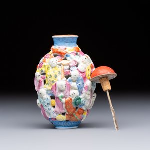 A Chinese famille rose moulded, reticulated and double-walled '18 Luohan' snuff bottle, Qianlong mark, 19th C. — photo 2