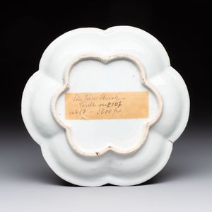 A Chinese famille rose moulded teapot and stand with floral design, Yongzheng/Qianlong — photo 4