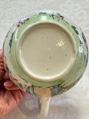 A Chinese famille rose 'Mountainous Landscape' teapot and cover, Yongzheng — foto 14
