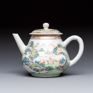 A Chinese famille rose 'Mountainous Landscape' teapot and cover, Yongzheng — foto 1
