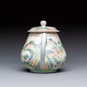 A Chinese famille rose 'Mountainous Landscape' teapot and cover, Yongzheng — foto 2