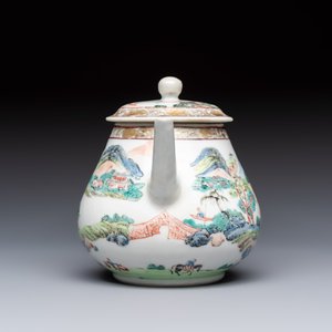 A Chinese famille rose 'Mountainous Landscape' teapot and cover, Yongzheng — foto 4