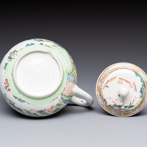 A Chinese famille rose 'Mountainous Landscape' teapot and cover, Yongzheng — foto 6
