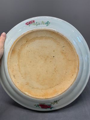 A Chinese famille rose 'mountainous river landscape' dish, 19th C. — photo 5