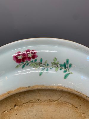 A Chinese famille rose 'mountainous river landscape' dish, 19th C. — photo 6