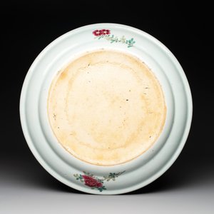 A Chinese famille rose 'mountainous river landscape' dish, 19th C. — photo 2